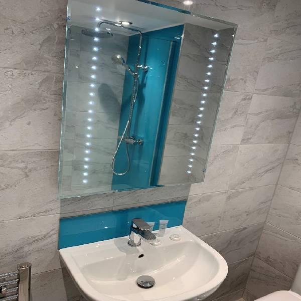 The Greyhound Inn & Hotel Bed & Breakfast Llantrisant, Usk