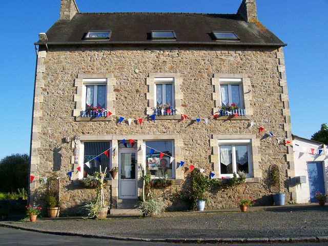 Le Chat Bleu welcoming you warmly to heart of brittany - Bretagne/Brittany, France