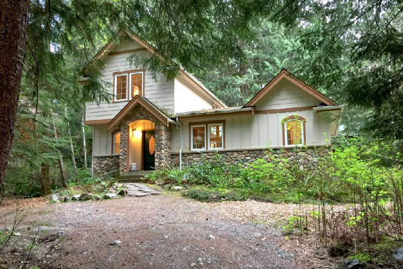 Mt. Baker Lodging Cabins and Condos Bed & Breakfast Mt. Baker / Glacier