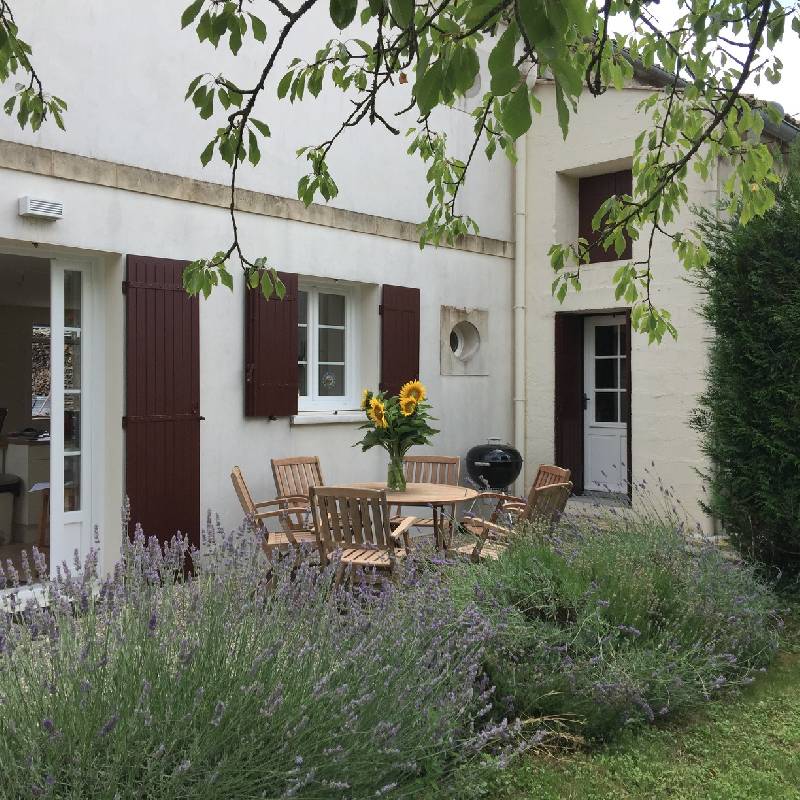 Chez les Bons, Terrace