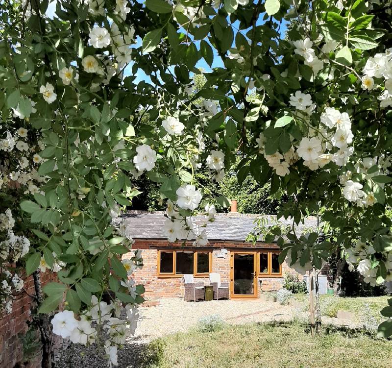 Self catering accommodation in a beautiful garden near the historic ridgeway