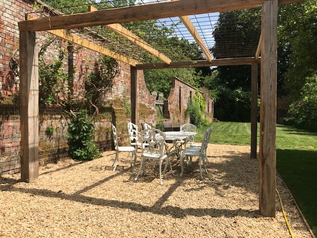 Self catering accommodation in a beautiful garden near the historic ridgeway